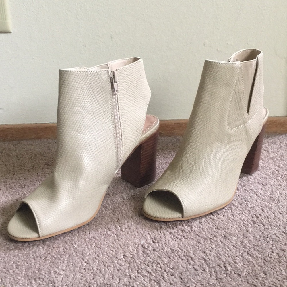Steve Madden Notedd Heeled Open Toe Booties